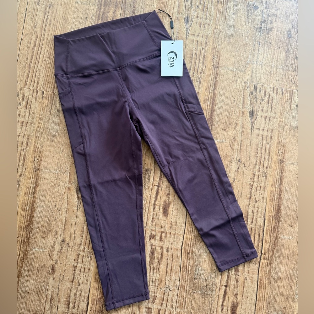 ZYIA Women Wine Pocket Brilliant Hi-Rise Capri 20” (6-8)